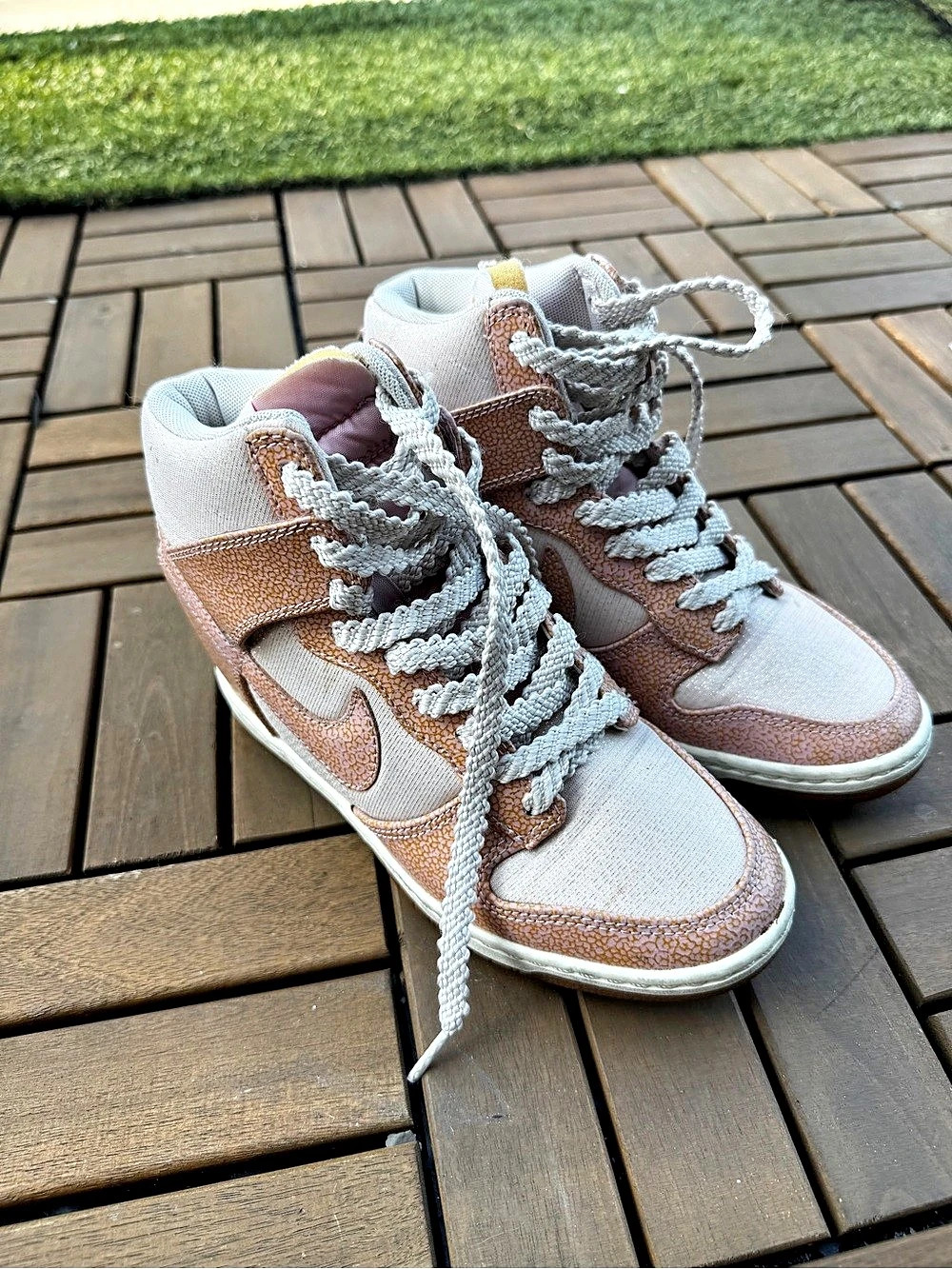 Nike Dunk Sky Hi Light Bone / Metallic Bronze High-Top Sneakers White